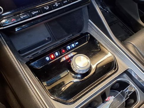 Used 2024 Jeep Wagoneer Series II w/ Flexible Seating Group image 27