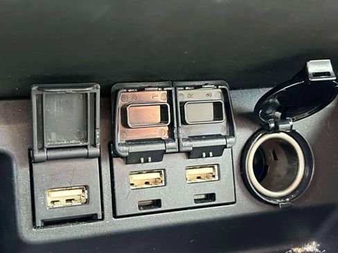 Used 2021 Toyota Highlander LE image 32