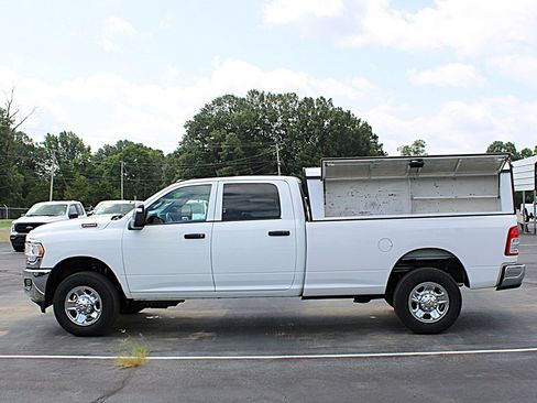 Used 2024 RAM 2500 Tradesman w/ Chrome Appearance Group AWD/4WD image 7