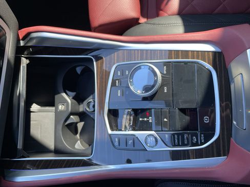 Used 2024 BMW X6 xDrive40i w/ Executive Package image 19