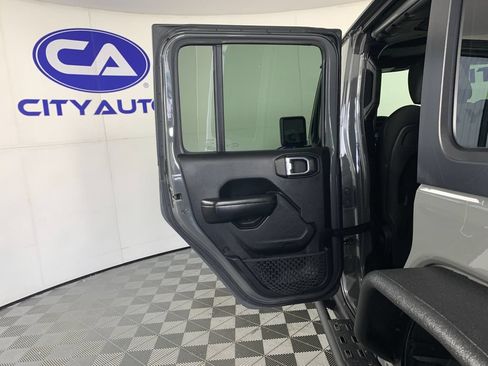 Used 2018 Jeep Wrangler Unlimited Rubicon w/ Cold Weather Group AWD/4WD image 28