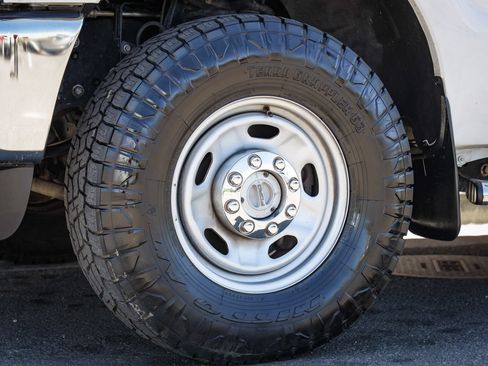 Used 2015 Ford F250 Lariat w/ Lariat Interior Package AWD/4WD image 11