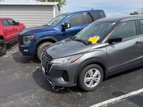 Certified 2025 Nissan Kicks Play S image 1