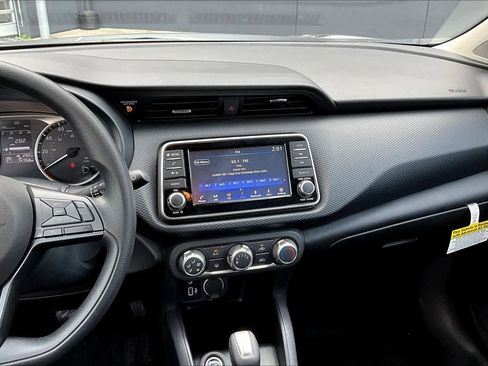 Used 2025 Nissan Kicks Play S image 6