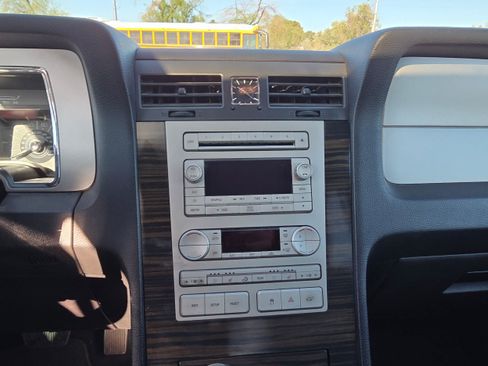 Used 2007 Lincoln Navigator 2WD image 19
