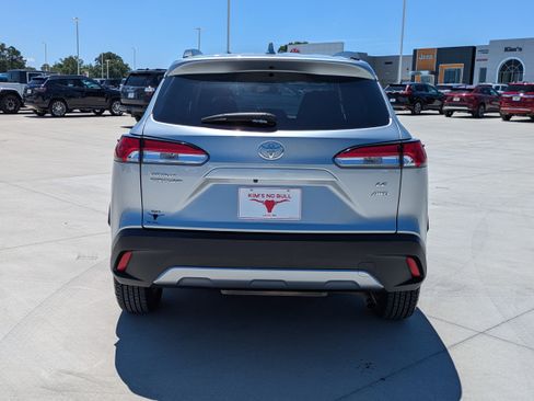 Used 2022 Toyota Corolla Cross LE AWD/4WD image 4