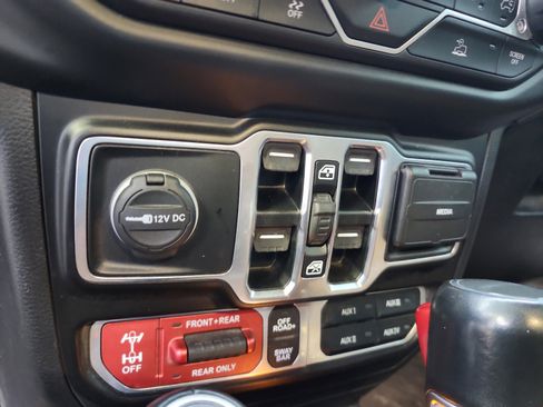 Used 2022 Jeep Gladiator Rubicon w/ Cold Weather Group image 33