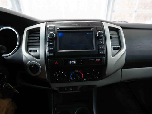 Used 2013 Toyota Tacoma 4x4 Access Cab V6 image 17