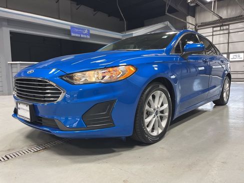Used 2020 Ford Fusion SE image 3