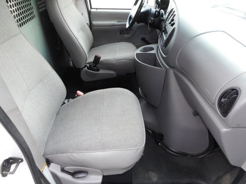 Used 1998 Ford E-150 and Econoline 150 image 24