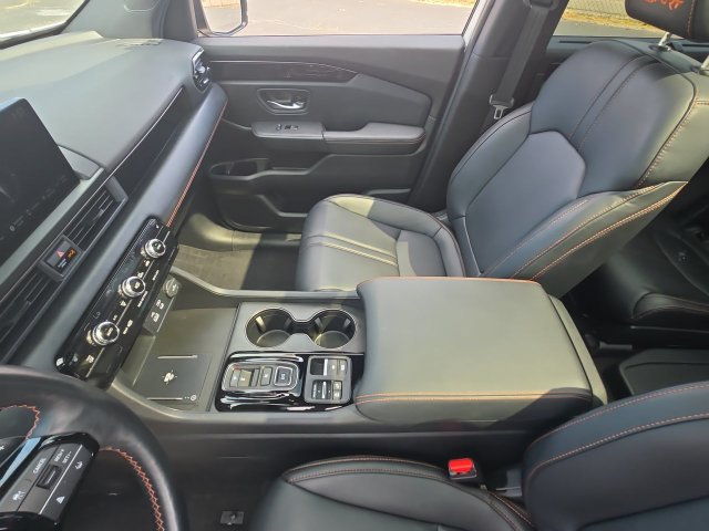 Used 2025 Honda Pilot TrailSport image 21
