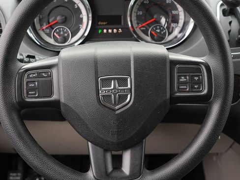 Used 2018 Dodge Grand Caravan SE w/ UConnect Hands-Free Group FWD image 23