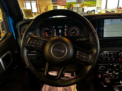 Used 2024 Jeep Gladiator Mojave w/ Technology Group image 15