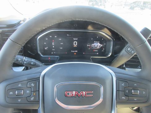 New 2026 GMC Sierra 1500 SLE image 18