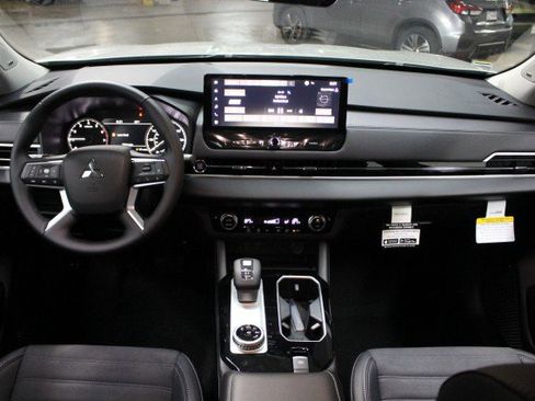 New 2025 Mitsubishi Outlander SE image 20