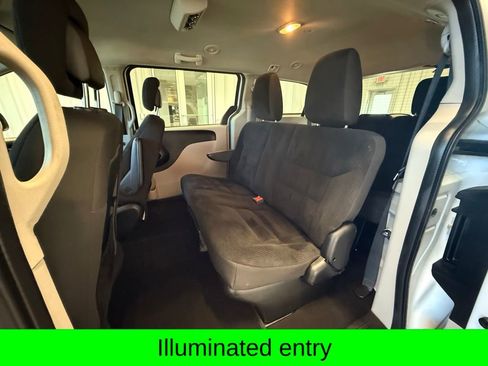 Used 2018 Dodge Grand Caravan SE w/ UConnect Hands-Free Group image 11