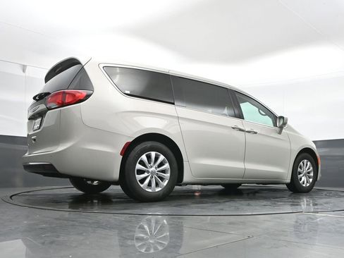 Used 2019 Chrysler Pacifica Touring Plus w/ Cold Weather Group image 43