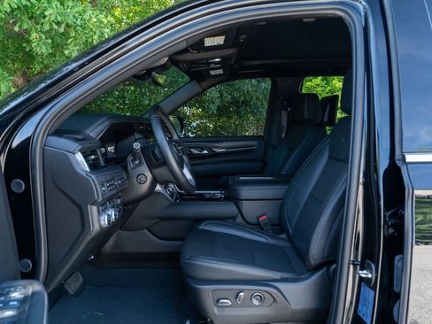 Used 2024 GMC Yukon Denali w/ Advanced Technology Package AWD/4WD image 21