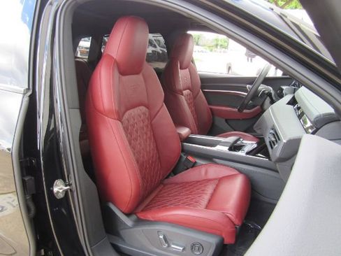 Used 2022 Audi e-tron S Prestige w/ Prestige Package image 25