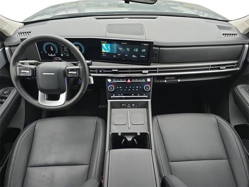 Certified 2025 Hyundai Santa Fe SEL image 9