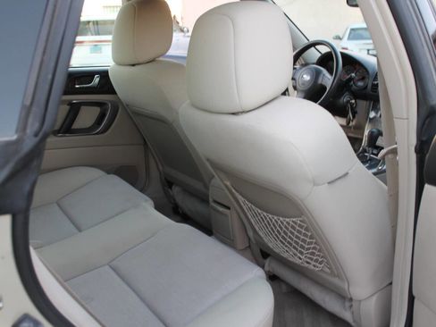 Used 2007 Subaru Outback 2.5i L.L. Bean image 31