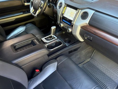 Used 2021 Toyota Tundra Limited w/ Limited Premium Package AWD/4WD image 19