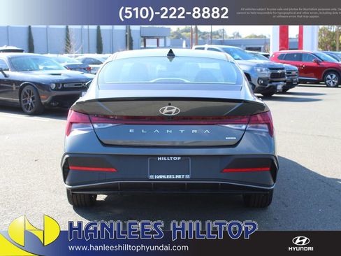 New 2025 Hyundai Elantra SEL image 8
