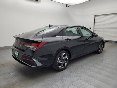 Used 2025 Hyundai Elantra SEL image 9