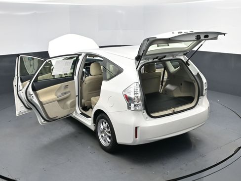 Used 2012 Toyota Prius V Five image 15