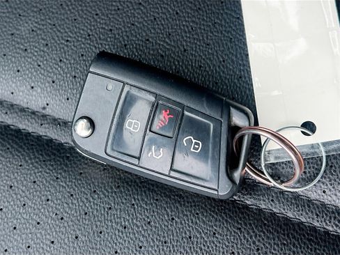 Used 2018 Volkswagen Golf Alltrack S image 33