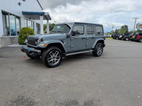 Used 2024 Jeep Wrangler Unlimited AWD/4WD image 1
