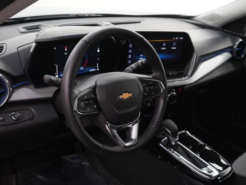 Used 2024 Chevrolet Trax LT w/ Sunroof Package image 21