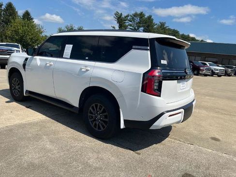 Certified 2025 Nissan Armada SV RWD image 3