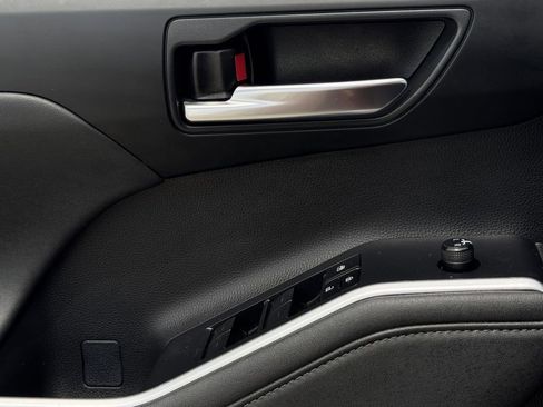 Used 2023 Toyota Highlander XLE image 24