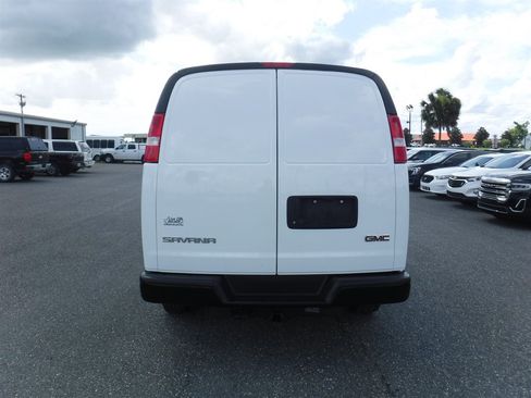 Used 2022 GMC Savana 2500 w/ Driver Convenience Package RWD image 4