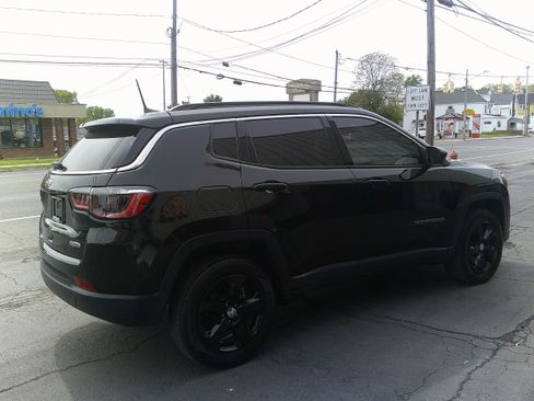 Used 2023 Jeep Compass Limited w/ Sun and Sound Group AWD/4WD image 12