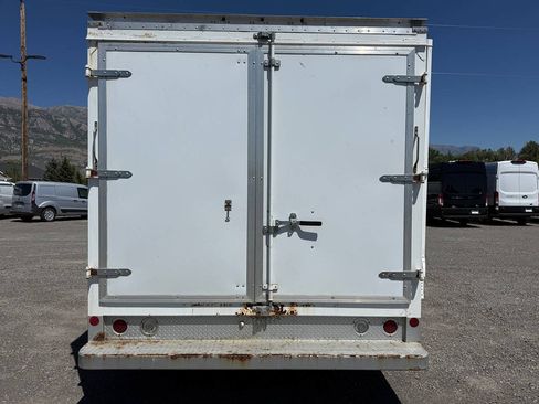 Used 2005 Ford E-350 and Econoline 350 Super Duty RWD image 4