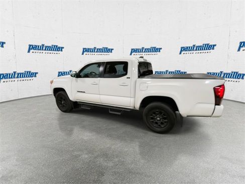 Used 2022 Toyota Tacoma SR5 w/ Technology Package image 8
