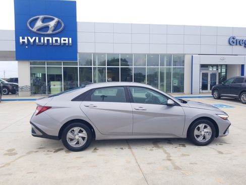 New 2026 Hyundai Elantra SE w/ Cargo Package FWD image 8
