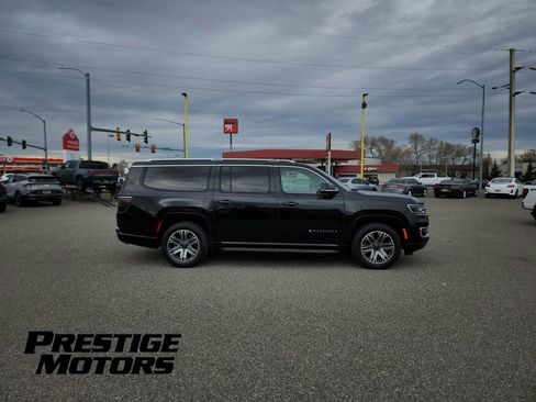 Used 2024 Jeep Wagoneer L Series II w/ Flexible Seating Group image 8