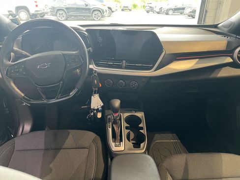 Used 2025 Chevrolet Trax RS w/ Driver Confidence Package FWD image 32