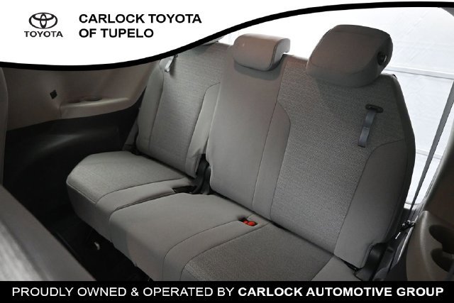 Used 2023 Toyota Sienna LE FWD image 18