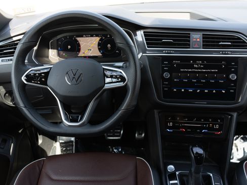 Certified 2024 Volkswagen Tiguan SEL R-Line AWD/4WD image 12