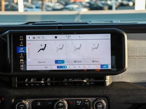 Used 2025 Jeep Wrangler Sport AWD/4WD image 16