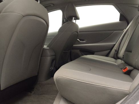 Used 2025 Hyundai Elantra SEL FWD image 18