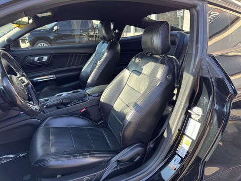 Used 2018 Ford Mustang GT Premium w/ Black Accent Package RWD image 19