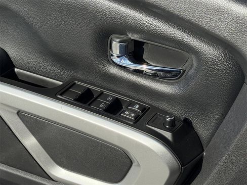 Used 2017 Nissan Titan PRO-4X image 26