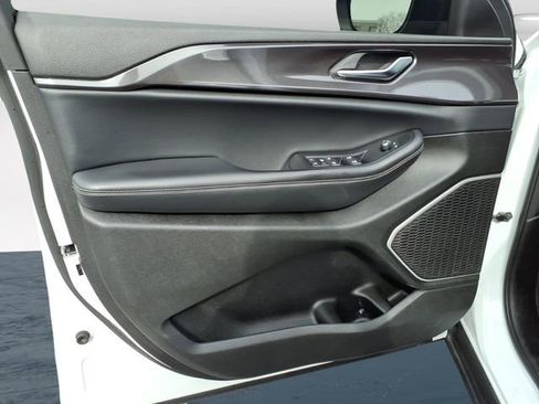 Used 2022 Jeep Grand Cherokee L Laredo w/ Luxury Tech Group I image 20