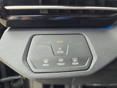 Used 2024 Volkswagen ID.4 Pro AWD/4WD image 19