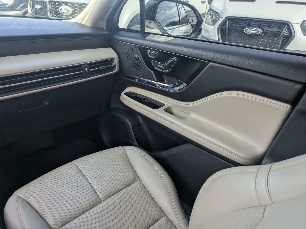 Used 2025 Lincoln Corsair Grand Touring AWD/4WD image 18